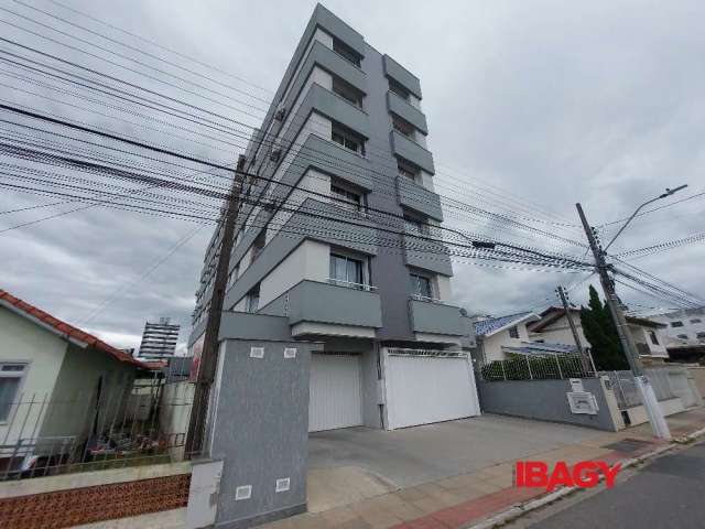 Apartamento com 3 quartos para alugar na Rua Governador José Boabaid, 169, Centro, Palhoça, 71 m2 por R$ 2.200