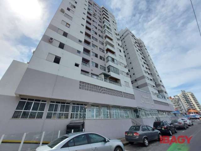 Apartamento com 3 quartos para alugar na Avenida Governador Jorge Lacerda, 283, Campinas, São José, 84 m2 por R$ 2.800