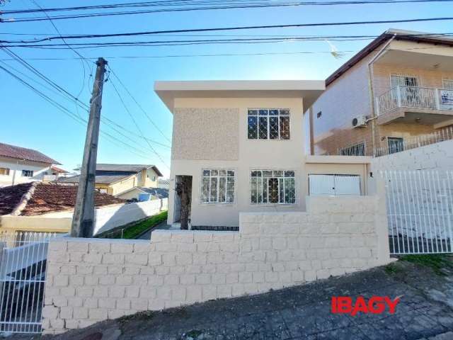 Casa com 3 quartos para alugar na Rua Major Costa, 481, Centro, Florianópolis, 139 m2 por R$ 3.500