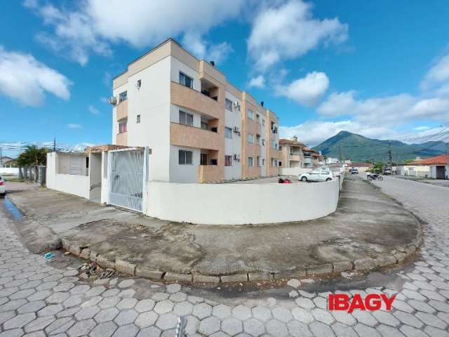 Apartamento com 2 quartos para alugar na Rua Azálea, 100, Barra do Aririú, Palhoça, 69 m2 por R$ 1.200