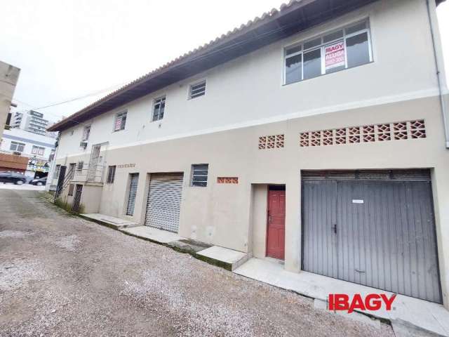 Casa com 3 quartos para alugar na Avenida Presidente Kennedy, 389, Campinas, São José, 131 m2 por R$ 2.300