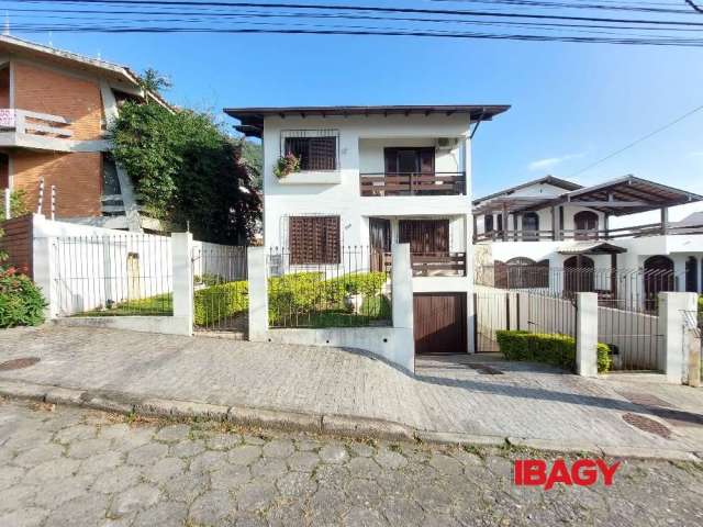 Casa com 4 quartos para alugar na Rua José Francisco Dias Areias, 544, Trindade, Florianópolis, 232 m2 por R$ 7.500