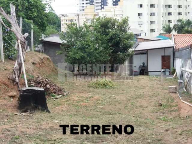 Terreno à venda no Estreito em Florianópolis