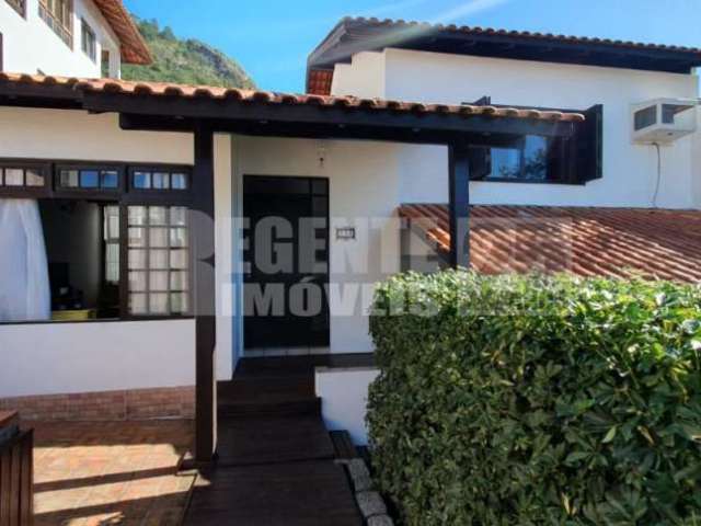 Linda casa à venda no bairro Trindade em Florianópolis