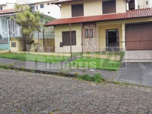 Casa com 3 quartos para alugar na Rua José Joaquim de Santana, 102, Abraão, Florianópolis, 164 m2 por R$ 6.000