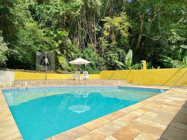Casa com Piscina, com 3 quartos (3 suítes) à venda, 200 m² por R$ 900.000 - Jardim Albamar - Guarujá/SP – Imobiliária Mercuri