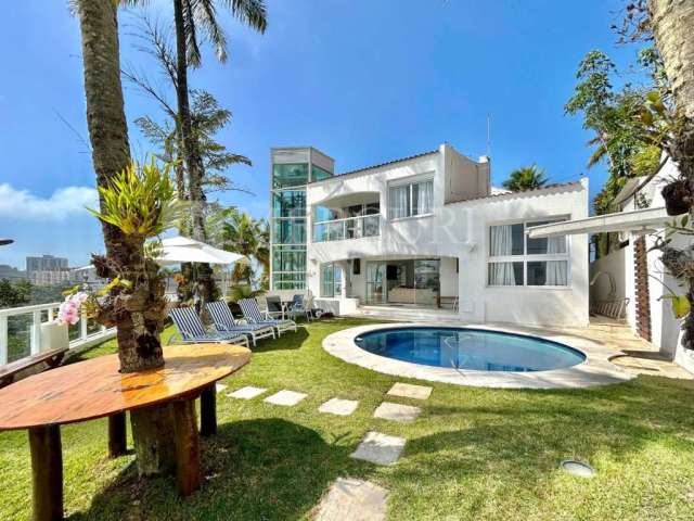 Casa Luxuosa com 5 quartos (4 suítes) à venda, 411 m² por R$ 6.900.000 - Enseada - Guarujá/SP -  Imobiliária Mercuri