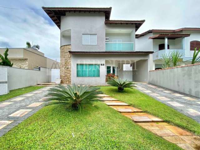 Casa Espaçosa, com 4 quartos (3 suítes) à venda, 300 m² por R$ 1.500.000 - Balneário Praia do Pernambuco - Guarujá/SP - Imobiliária Mercuri