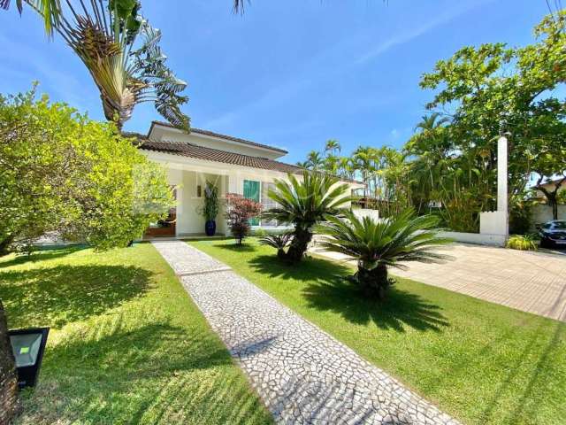 Casa com Piscina em Condomínio Fechado, com 5 quartos (5 suítes) à venda, 350 m² por R$ 2.300.000 - Enseada - Guarujá/SP – Imobiliária Mercuri