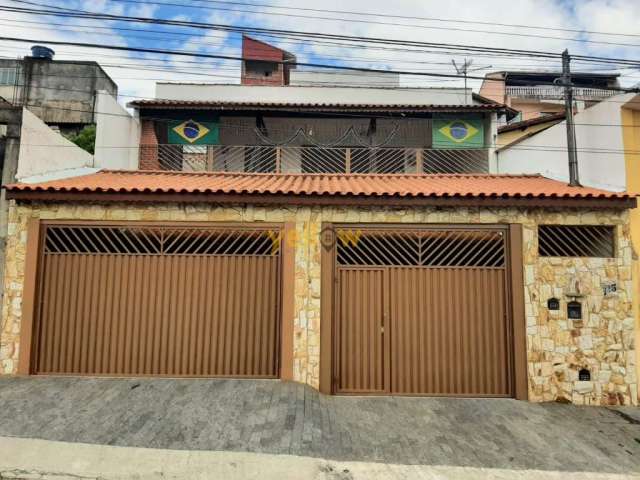 Casa em Bairro de Arujá América - Arujá com 230m², 3 quartos, 1 suíte, 3 banheiros por R$ 1.000.000,00 - Venda