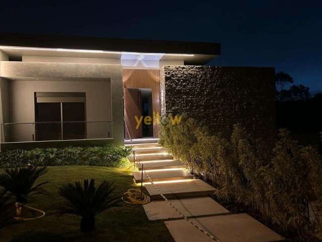 Casa de luxo em condomínio fechado em Arujá com 4 suítes mais 1 de empregados e 550m² por R$5,2 milhões - venda