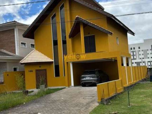 Casa em Condomínio Fechado em Arujá - 300m², 3 Dormitórios, 1 Suíte, 3 Banheiros - Venda por R$2.200.000 e Locação por R$10.000