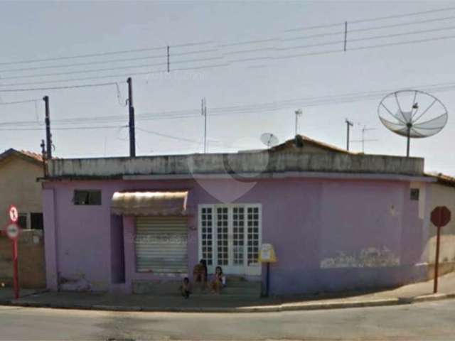 Casa térrea em Ibaté/SP.