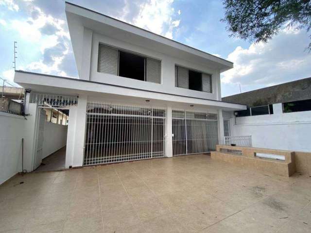 Casa para aluguel possui 200 metros quadrados com 5 quartos em Vila Sônia - São Paulo