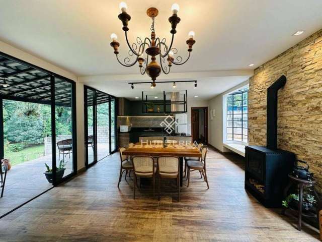 Casa sofisticada em meio a natureza com 3 quartos a venda, 250 m² por R$ 900.000 - Albuquerque - Teresópolis/RJ