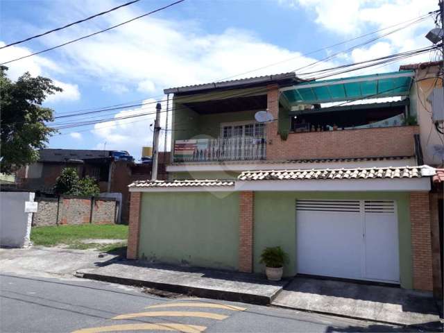 Casa duplex 3 quartos, sendo duas suítes em Campo Grande estrada do Campinho