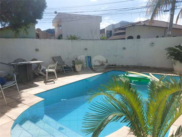 Casa Duplex com 4 quartos e piscina para aluguel e venda em Campo Grande.