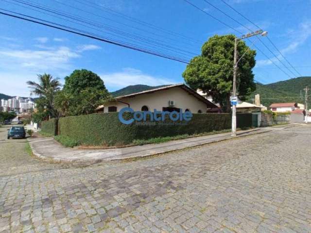 Casa com 5 quartos à venda na Itapoa, 147, Itacorubi, Florianópolis por R$ 2.000.000