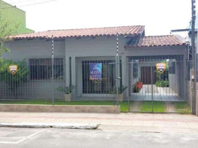 Linda casa para locação residencial/comercial, em excelente localização no bairro Fazenda em Itajaí