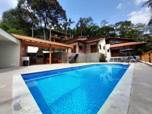 Casa em condomínio na Serra Cantareira, piscina aquecida, 3 dormitórios, suíte.