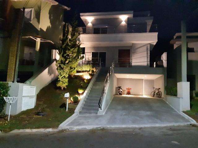 Casa em Condomínio para Venda em Santana de Parnaíba, Suru