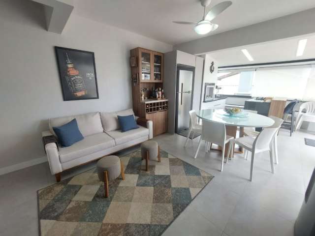 Cobertura 2 dormitórios 1 suíte total mente reformada, 102m²  50 metros da praia, Ingleses norte, Florianópolis.