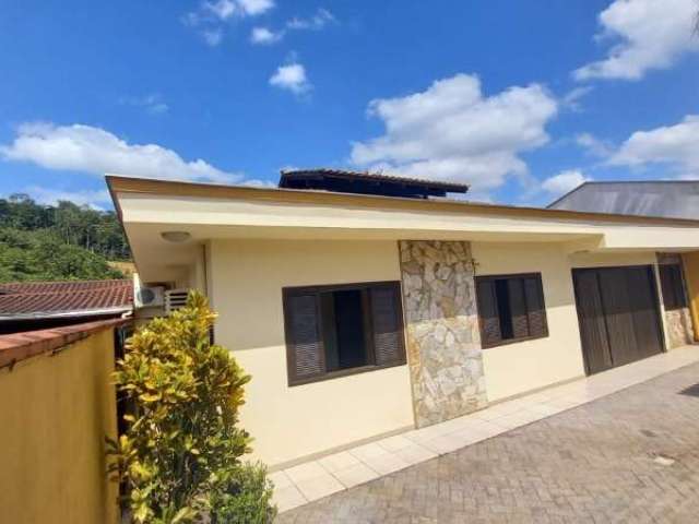 Casa com 3 quartos à venda no Tifa Martins, Jaraguá do Sul  por R$ 780.000