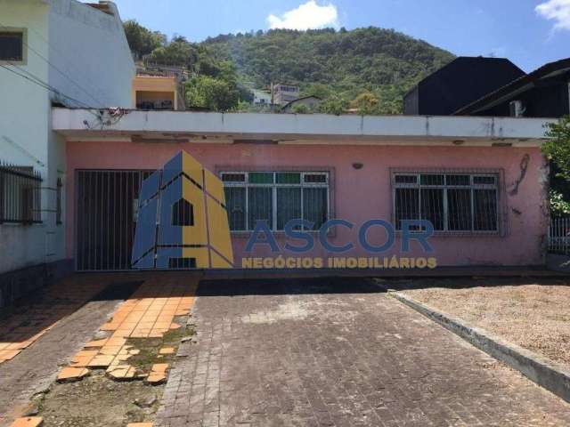 Casa com 3 quartos para alugar na Avenida Governador Jorge Lacerda, 10490, Costeira do Pirajubaé, Florianópolis por R$ 11.000