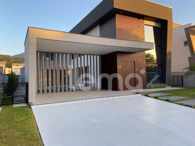 Casa em condomínio fechado com 4 quartos à venda no Centro, Camboriú  por R$ 2.990.000
