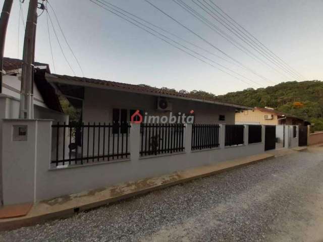 Casa à venda no bairro Azambuja - Brusque/SC