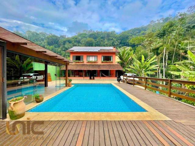 Casa com 4 dormitórios à venda, 300 m² por R$ 1.760.000,00 - Comary - Teresópolis/RJ