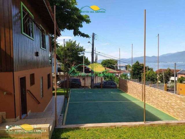 Casa no Ribeirão da Ilha com quadra poliesportiva e linda vista panorâmica para a Baia Sul - Ribeir