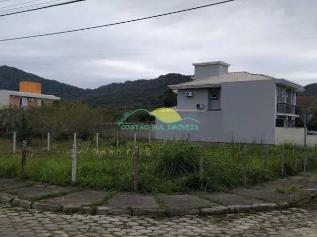 Terreno plano, de esquina, com 458,625 m², financiável no loteamento Parque Balneário dos Açores, a