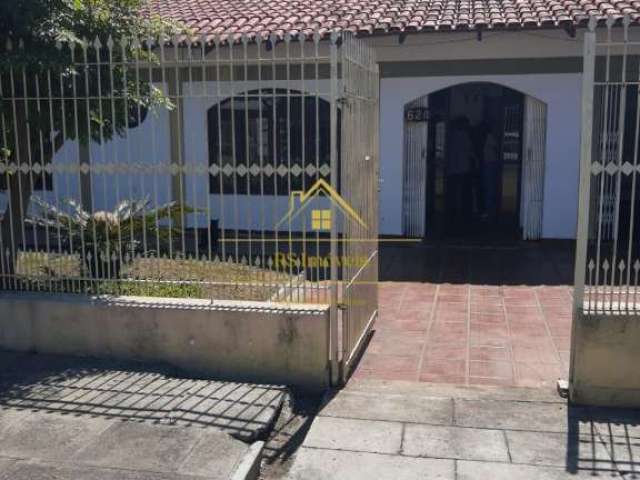 Casa à venda no bairro Tingui - Curitiba/PR