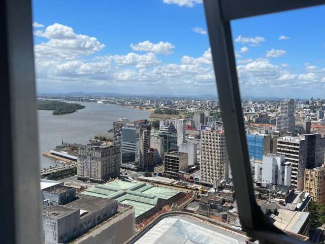 Amplo apartamento no prédio mais alto de Porto Alegre