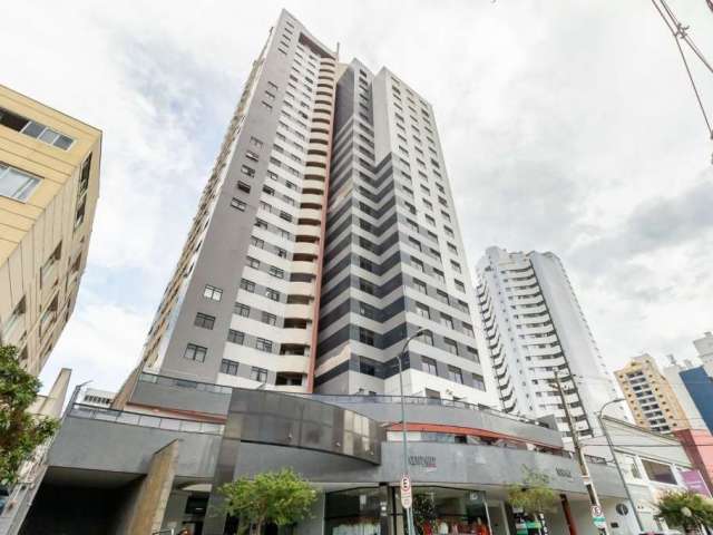 Apartamento com 1 dormitório para alugar, 48 m² por R$ 2.200/mês + taxas- aceita pet- Centro - Curitiba/PR