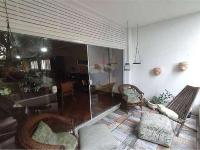Apartamento excelente à venda 4/4 e 275M2, suíte, varanda, 3 vagas, dependência, Graça, Salvador/BA.