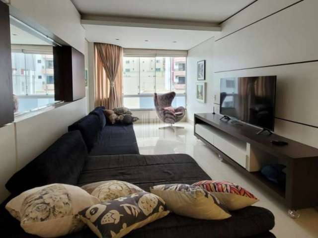 Apartamento com 3 dormitórios sendo 2 suites, semimobiliado no Centro de Balneário Camboriú