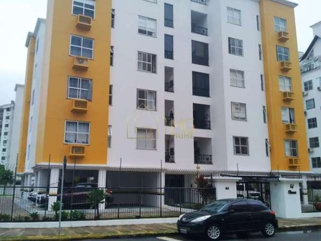 Apartamento triplex com localização privilegiada no bairro Itacorubi.