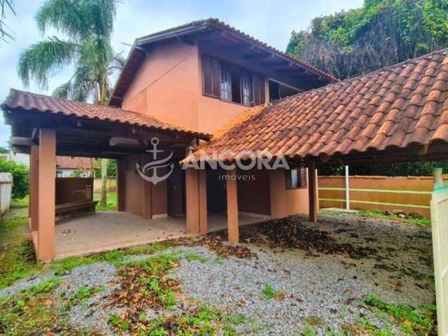 Casa independente com terreno medindoo 360m², à venda em Itapoá, Barra do Saí