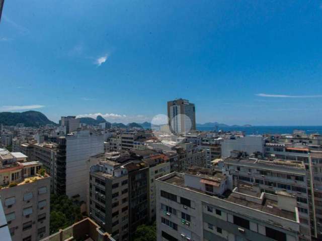 Cobertura Triplex com 3 quartos na Quadra da Praia. Vista mar. Copacabana/RJ.
