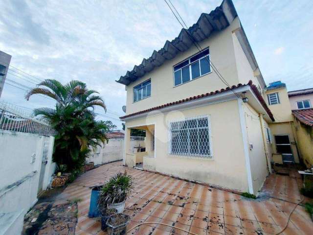 Casa com 3 quartos sendo 1 suíte à venda por R$ 700.000