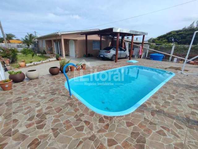 Ótima residência com 03 dormitórios e piscina no bairro Ipiranga em Imbé