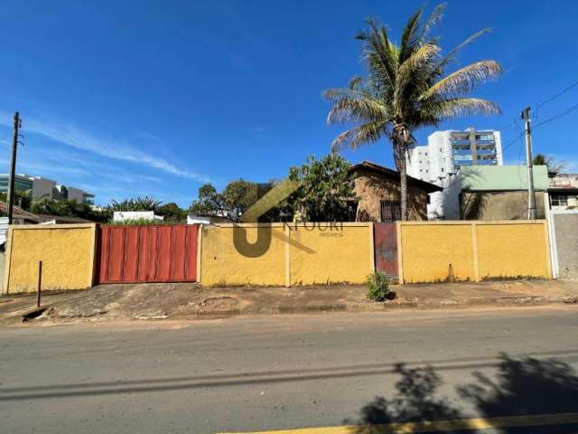 Casa à venda em Jaguariúna, com 3 dormitórios, uma edícula, 2 garagens cobertas e 20 descobertas.