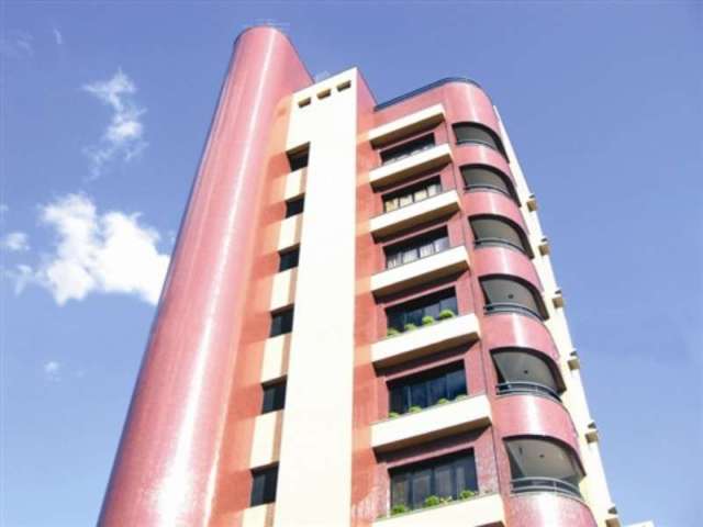 Apartamento à venda no Cambuí, 3 dormitórios (1 suíte) e 2 garagens paralelas.