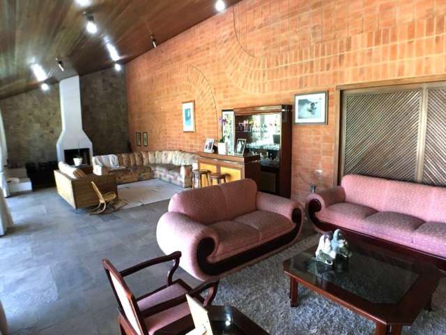 Casa térrea em condomínio à venda no São Quirino - Campinas, com 4 suítes, piscina, churrasqueira e quadra de tênis.