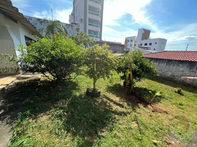Terreno à venda no Coqueiros, Florianópolis  por R$ 2.700.000