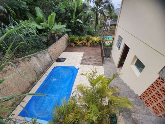 Casa com 3 quartos à venda no Coqueiros, Florianópolis , 249 m2 por R$ 1.750.000