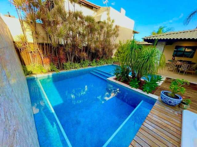 Esta casa é uma verdadeira joia no Villa Costeira, um condomínio espetacular com acesso exclusivo à praia.