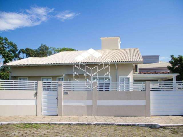 Casa com 3 quartos à venda na Rua Professor Américo Vespúcio Prates, 286, Carianos, Florianópolis por R$ 1.300.000